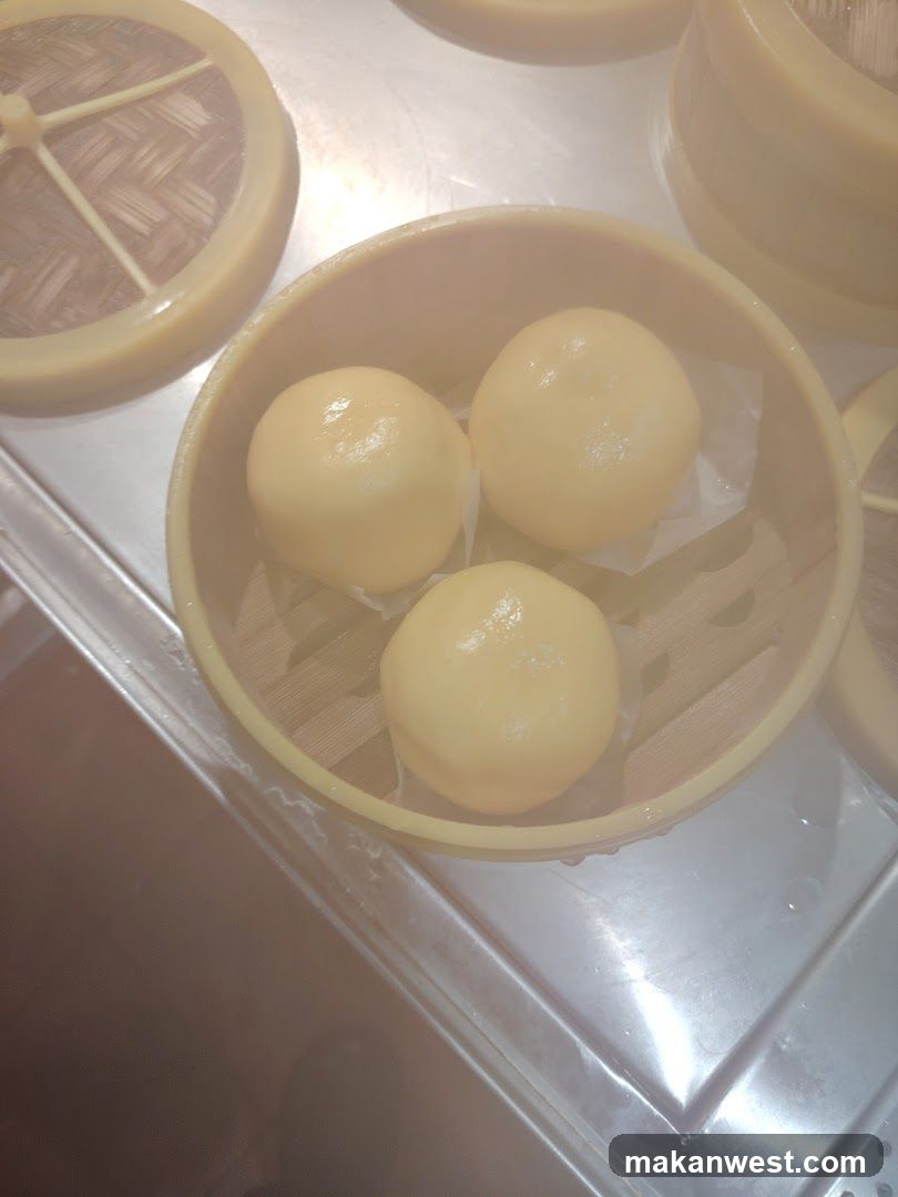 Steamed Dumplings in Bamboo Basket