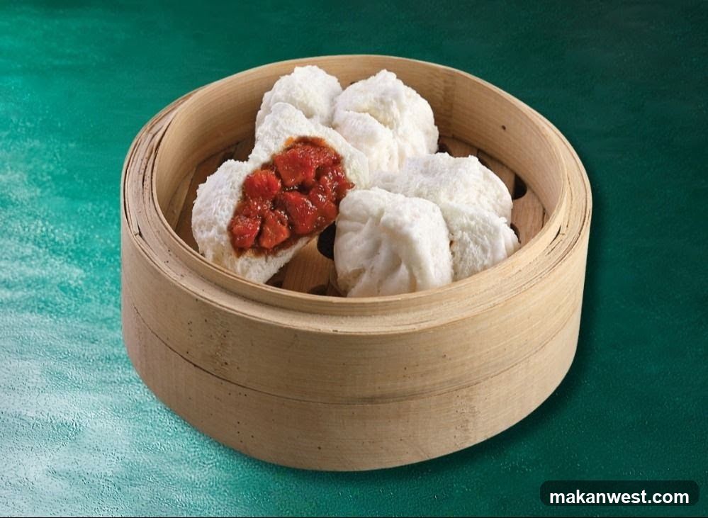 Steamed Dumplings in Bamboo Basket