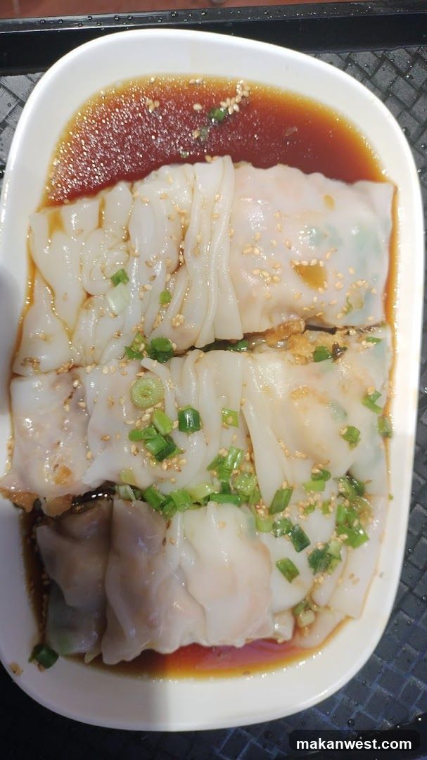 Steamed Rice Rolls with Sauce