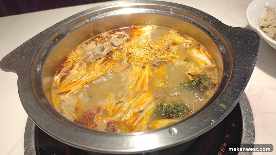 Hot Pot with Broccoli and Meat