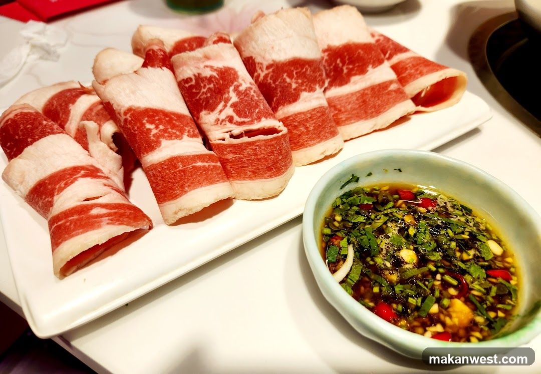 Spicy Beef Slices with Dipping Sauce