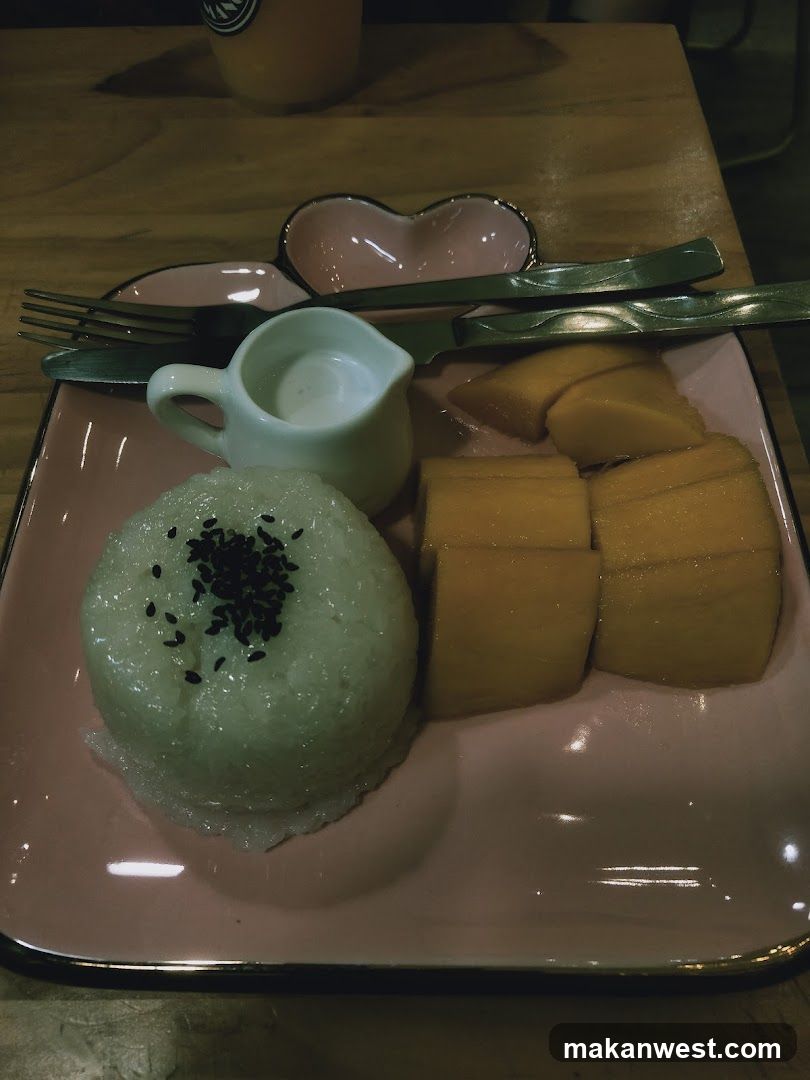 Mango Sticky Rice with Cream
