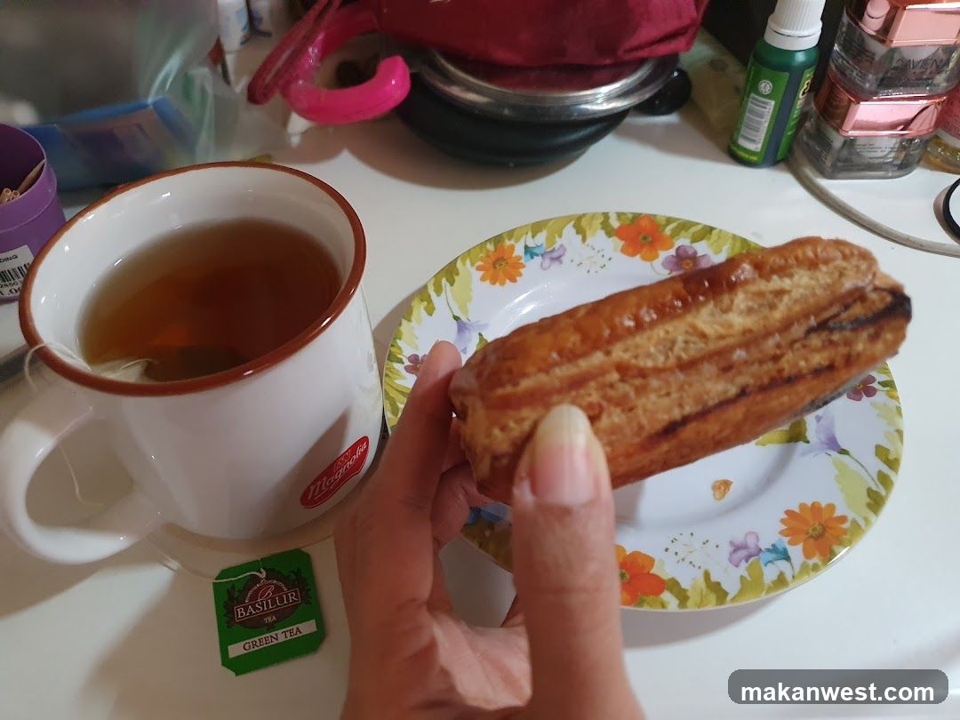 Tea and Pastry Breakfast