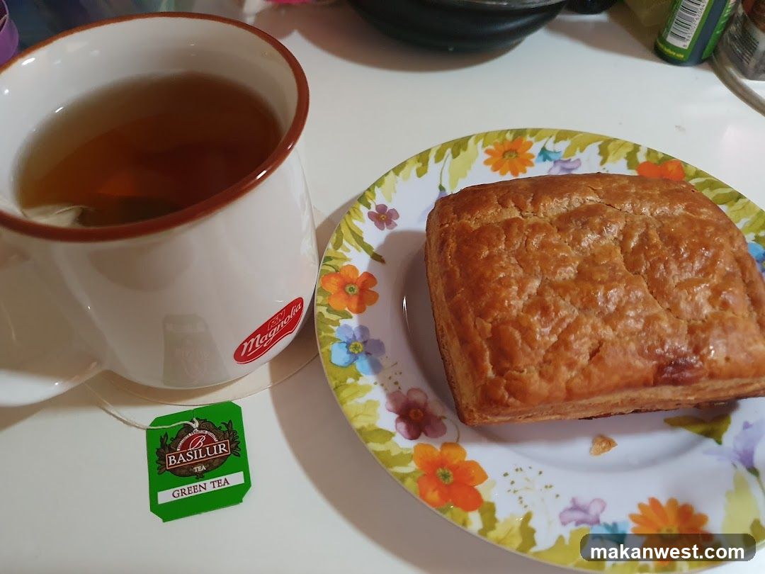 Tea and Pastry Breakfast