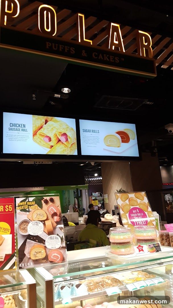 Polar Puffs & Cakes Interior Display