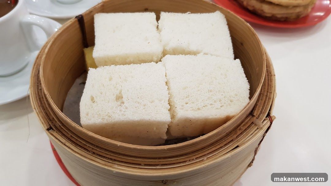 Steamed Buns in Bamboo Steamer