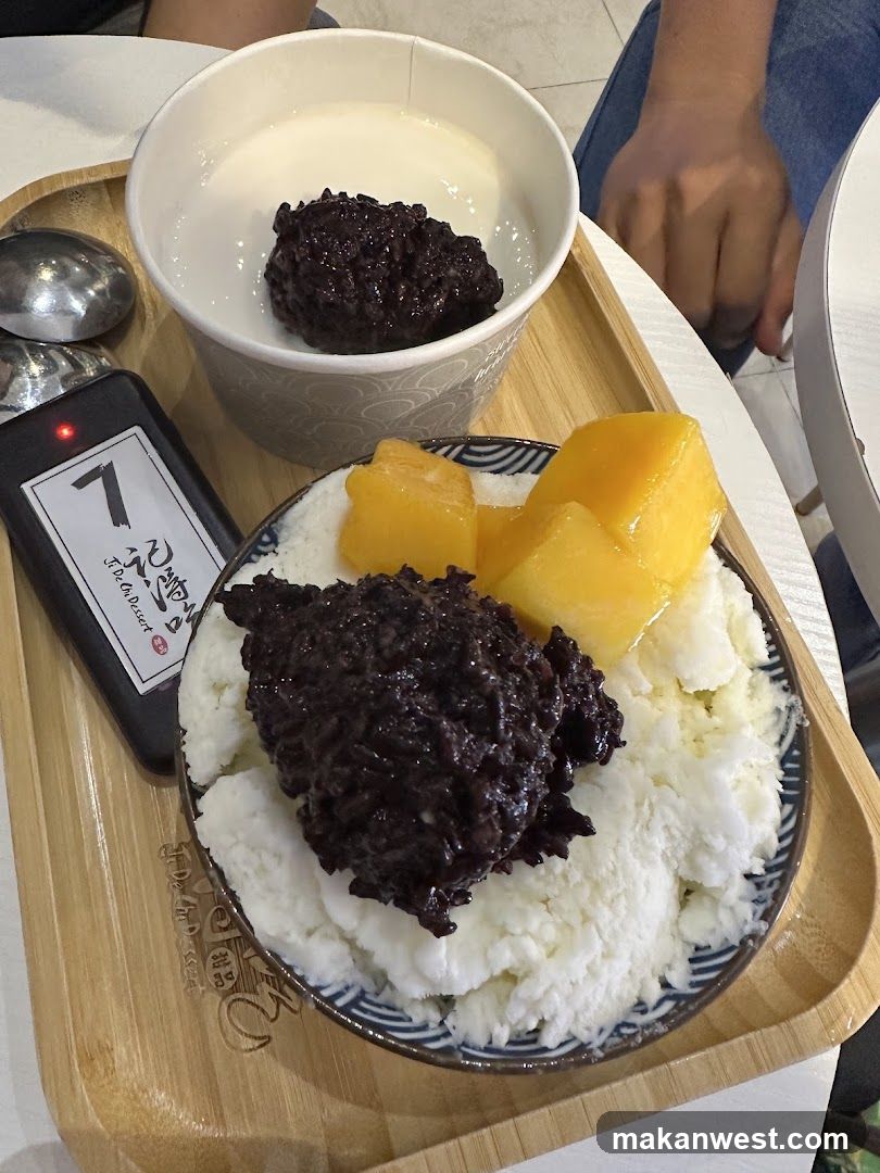 Dessert Bowl with Black Rice and Mango