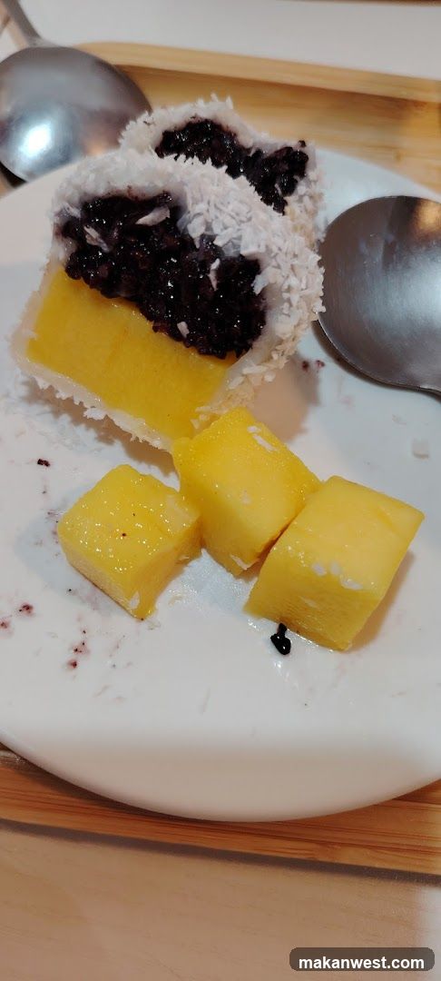 Mango and Black Rice Dessert