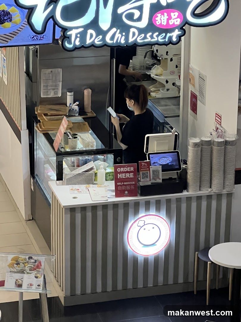Ji De Chi Dessert Counter Interior