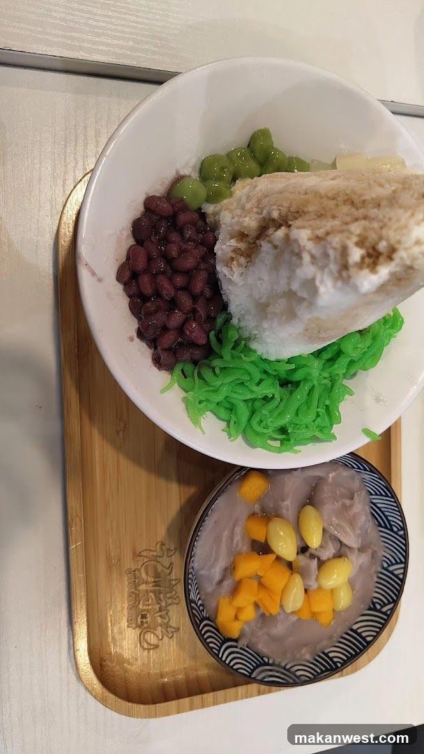 Dessert Bowl with Green Noodles and Red Beans