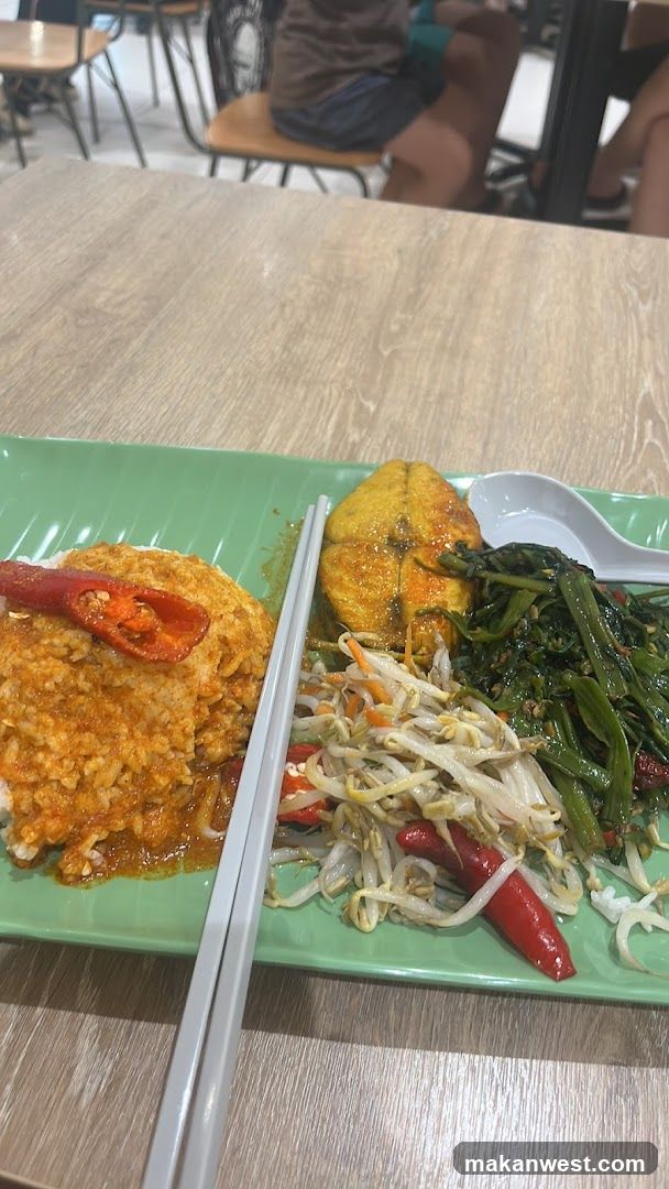 Thai-style meal on a green plate