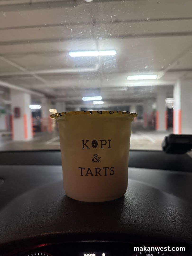Kopi & Tarts Cup in Car