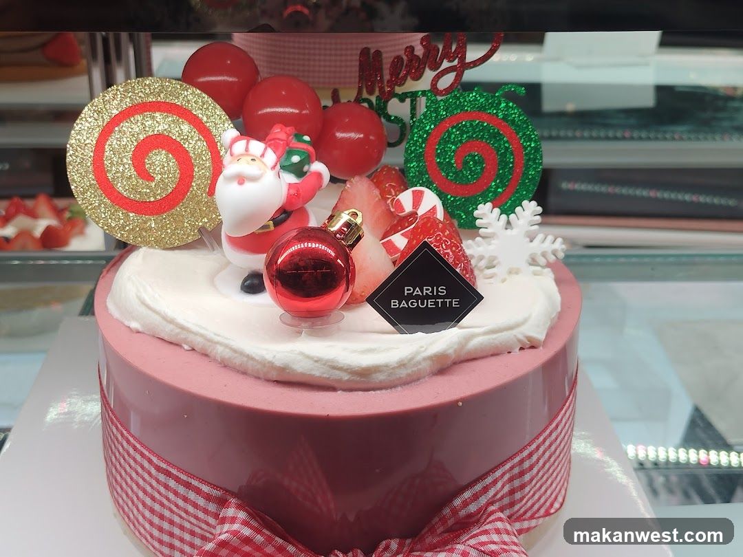 Christmas Cake Display