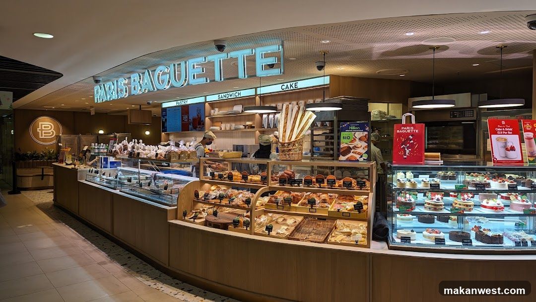 Paris Baguette Interior Display