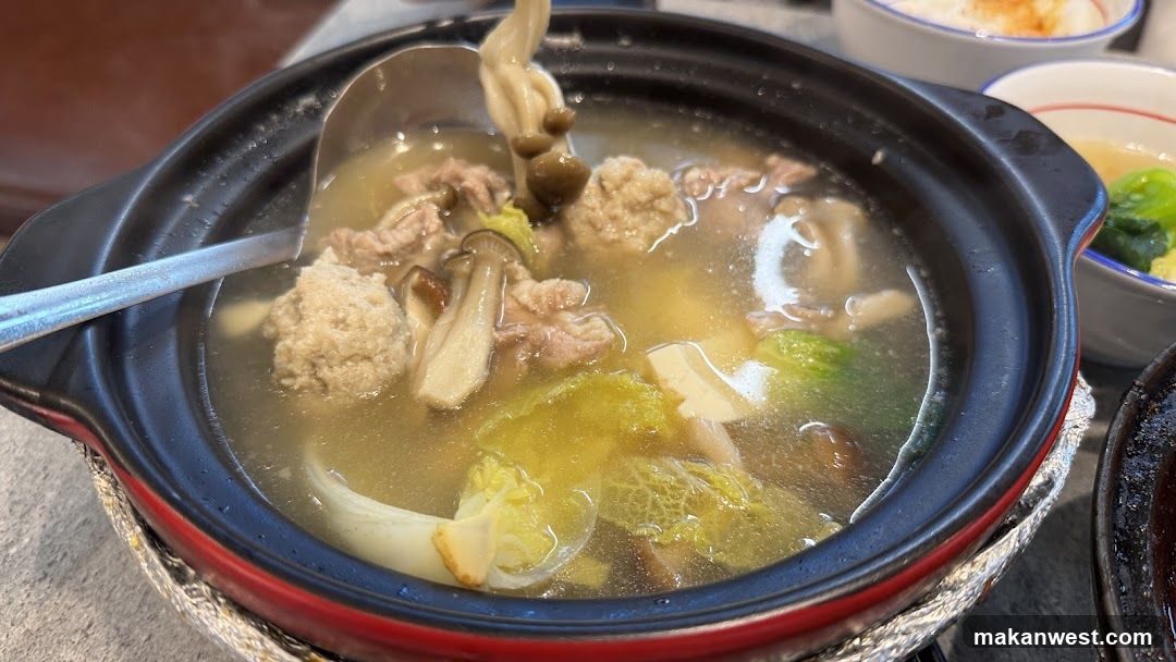 Hot Pot Soup with Meatballs and Vegetables