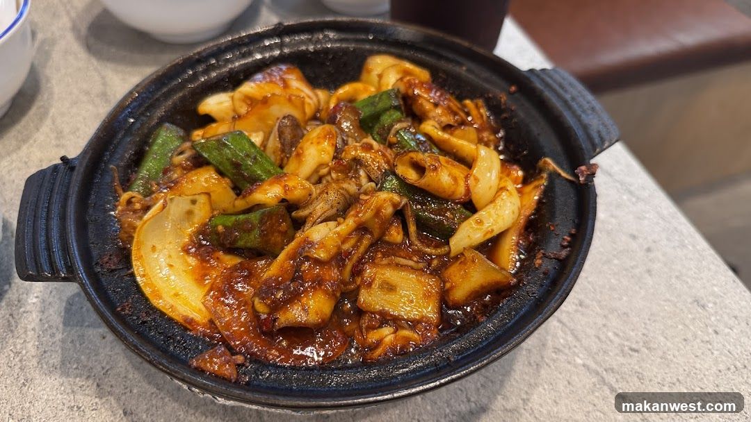 Spicy Stir-fried Noodles with Vegetables