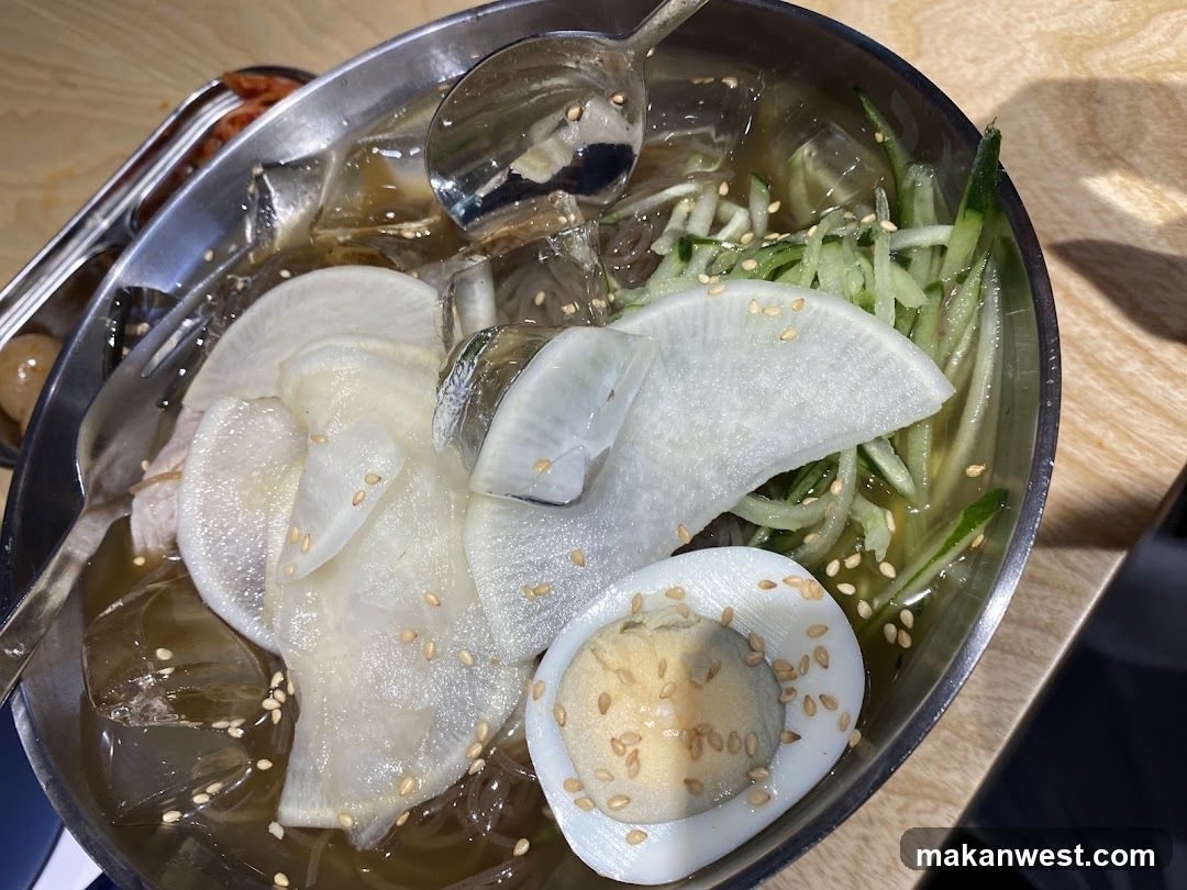 Bowl of Cold Noodles with Radish and Egg