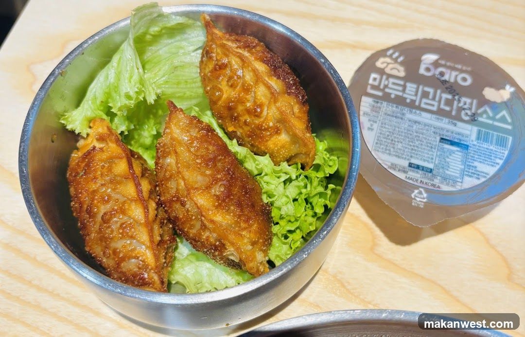 Manjuu with dipping sauce