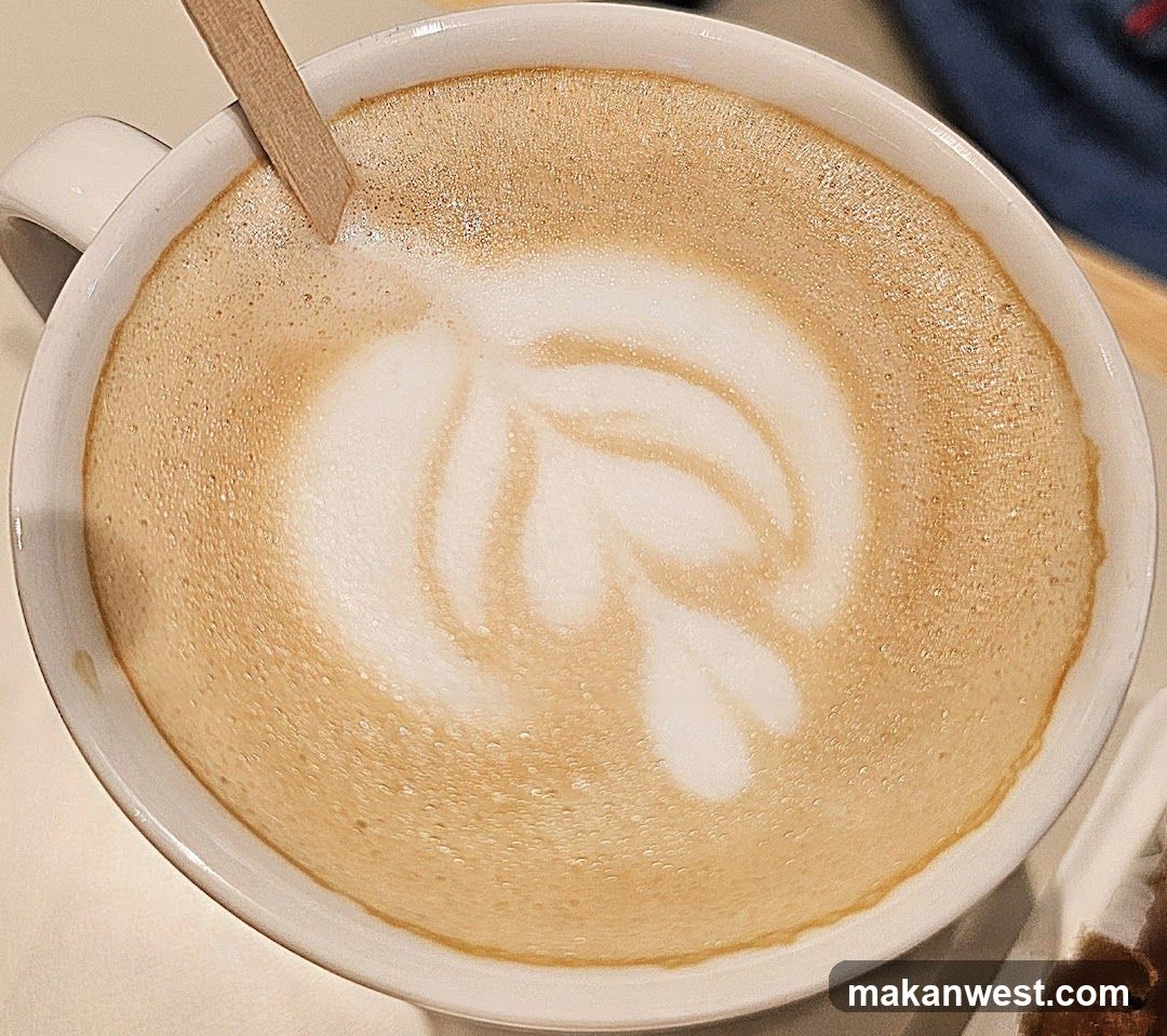 Latte with Leaf Art