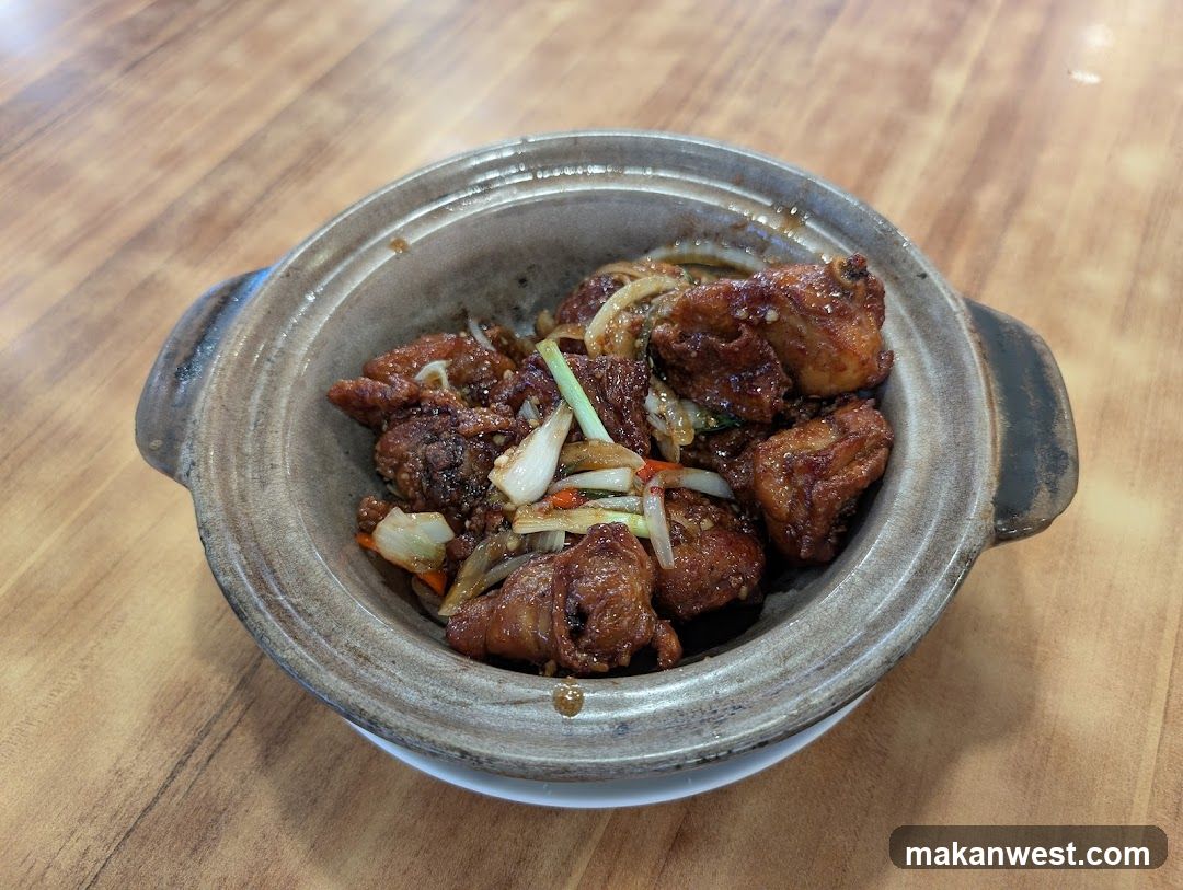Sizzling Claypot Chicken Dish