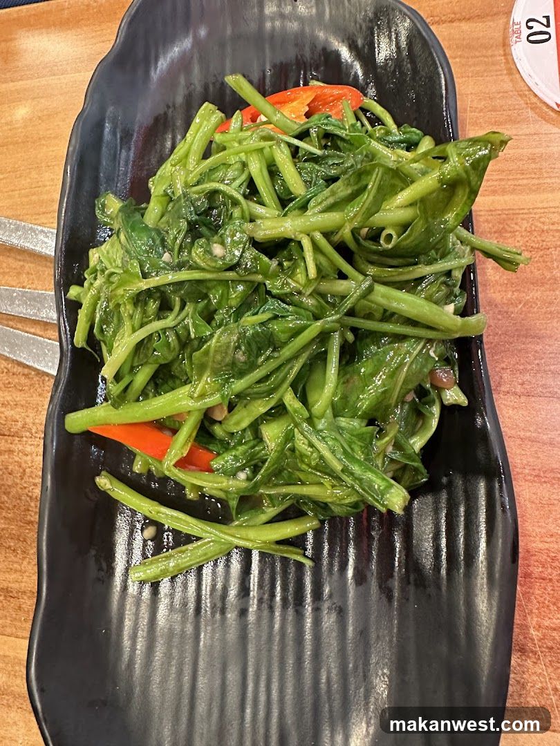 Stir-fried Water Spinach with Red Peppers