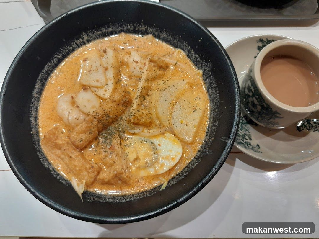 Creamy Noodle Dish with Shrimp and Egg
