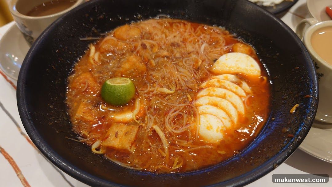 Spicy Noodle Bowl with Lime and Egg