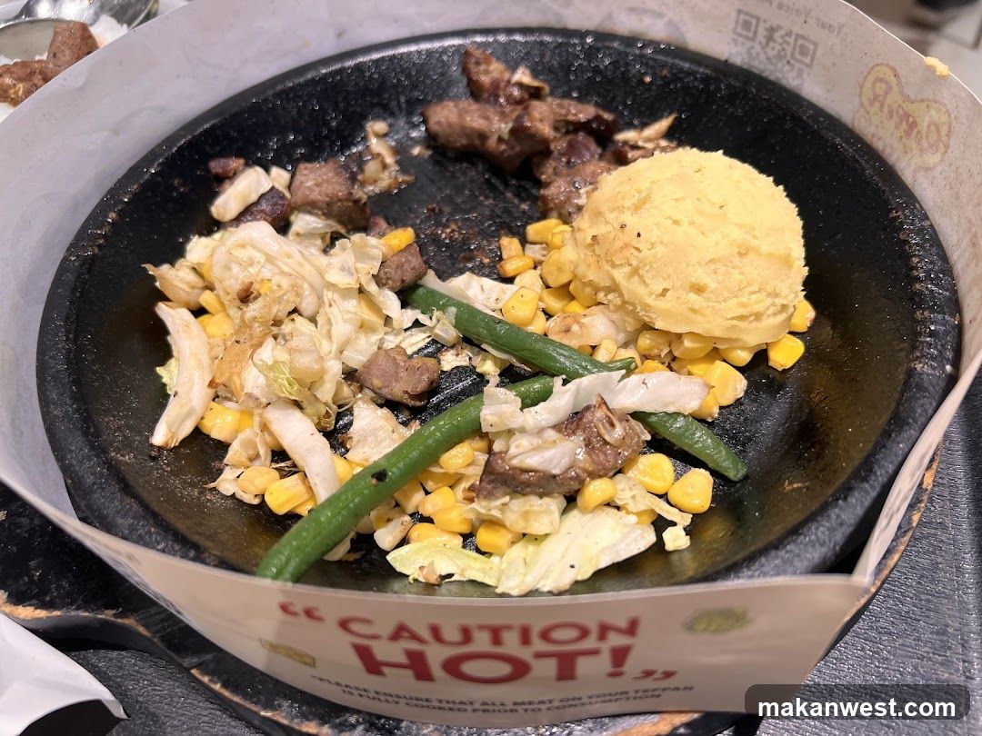 Sizzling Steak Platter with Corn and Green Beans
