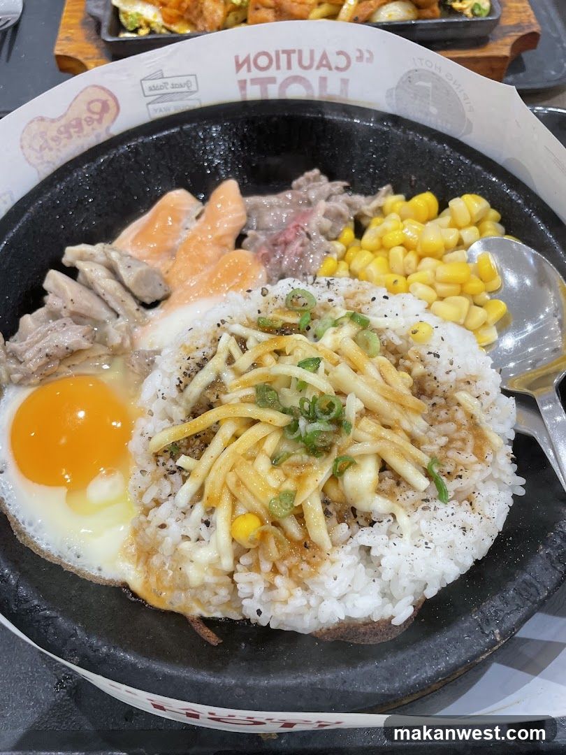 Sizzling Rice Bowl with Egg and Corn