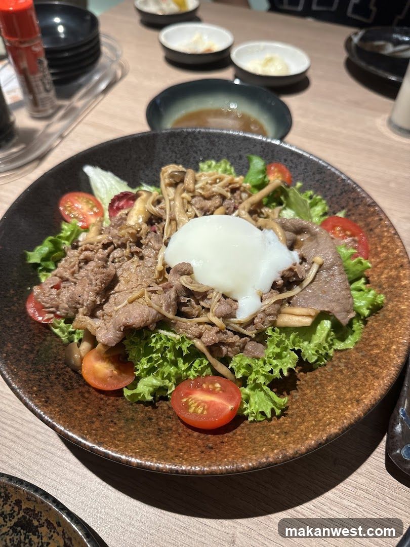 Beef Salad Bowl with Egg