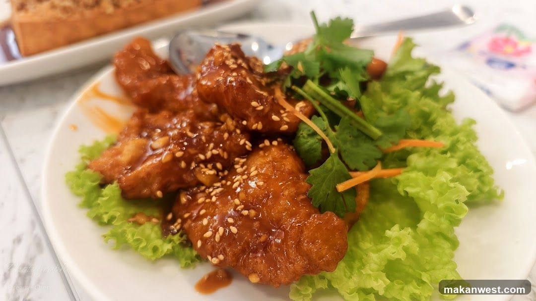 Fried Chicken with Sesame and Lettuce