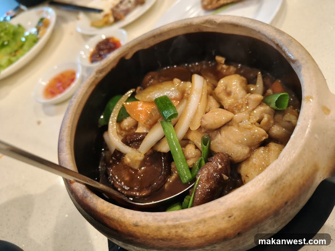 Clay Pot Stir Fry with Chicken and Mushrooms