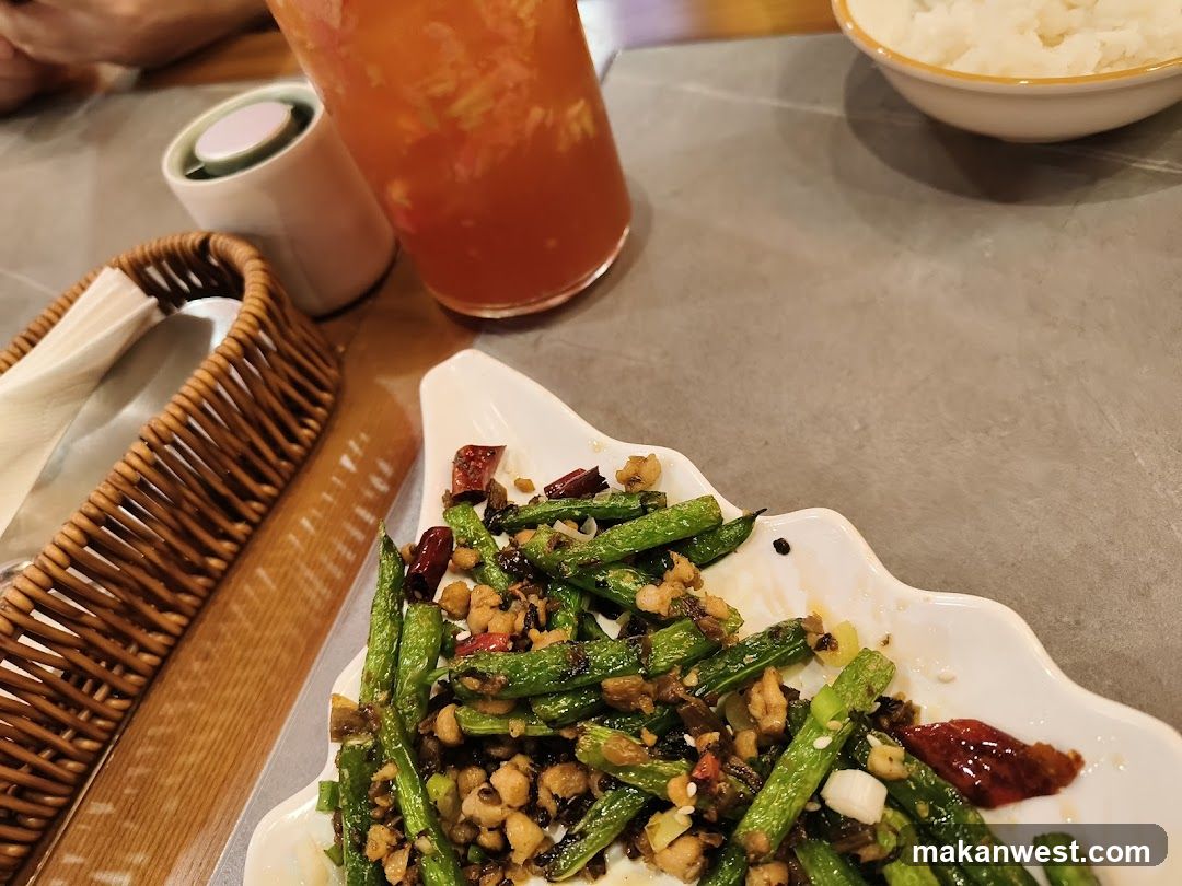 Stir-fried Green Beans with Minced Meat