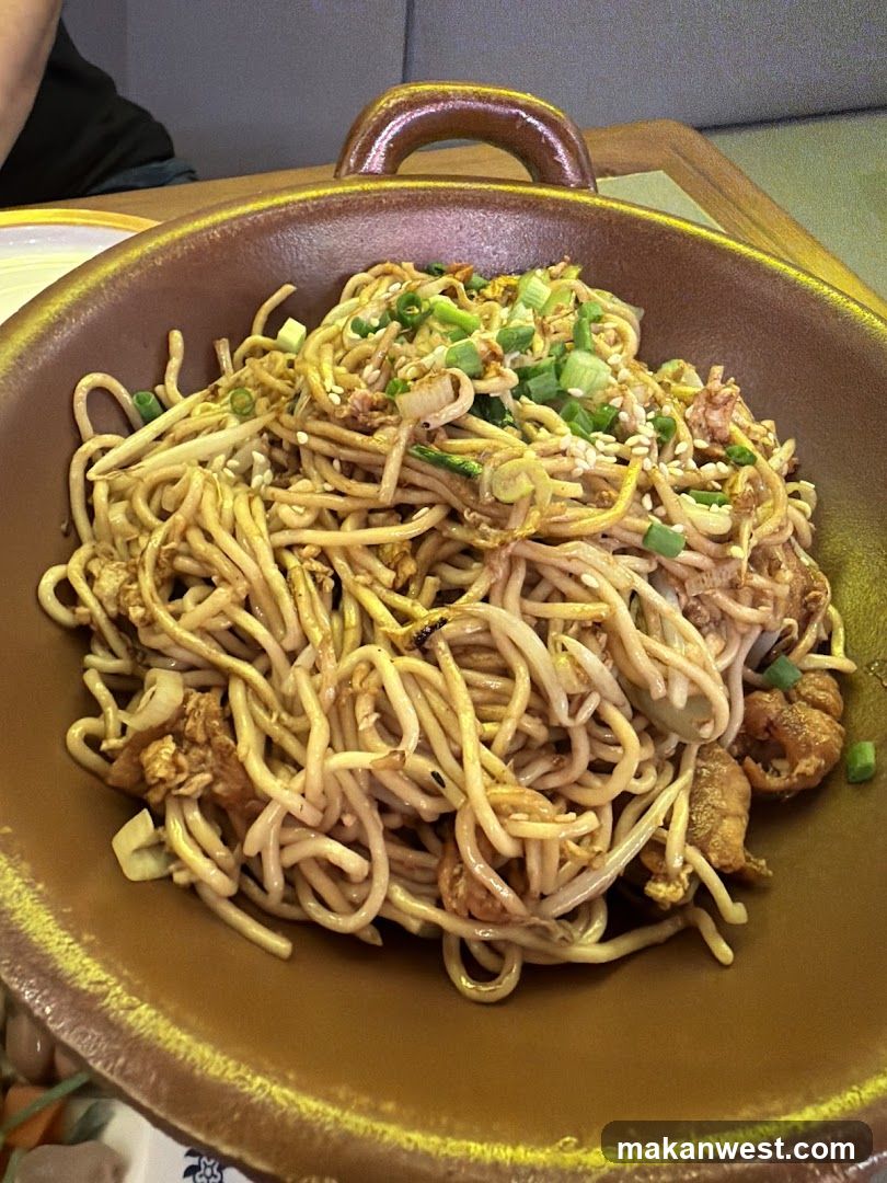 Stir-fried Noodles in Clay Pot