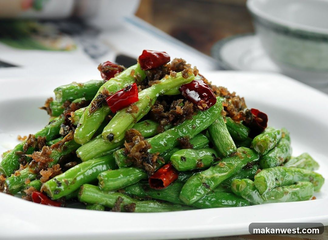 Stir-fried Green Beans with Minced Meat and Dried Chilies