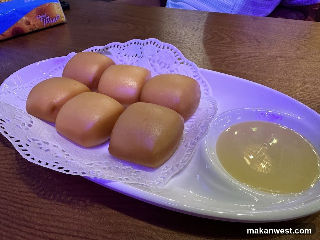 Steamed Buns with Syrup