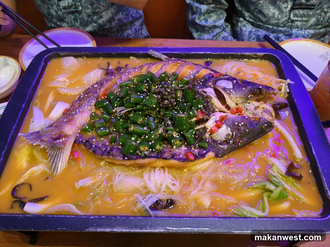 Grilled Fish with Green Peppers and Noodles