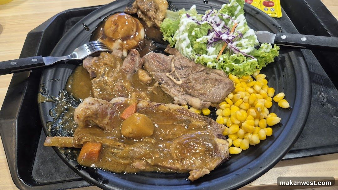 Steak Plate with Salad and Corn