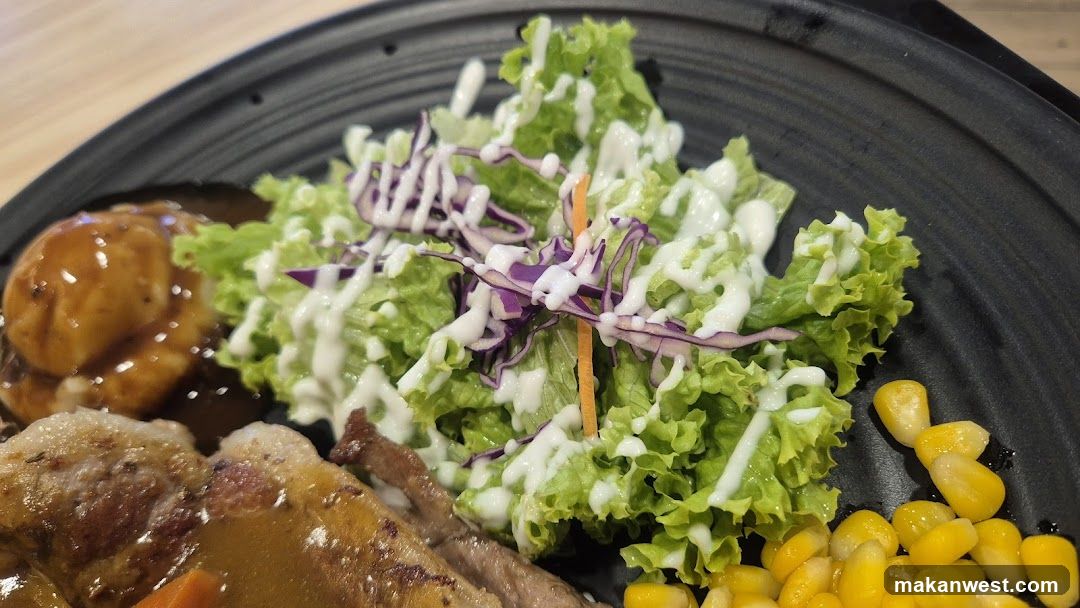 Gravy Steak with Salad and Corn
