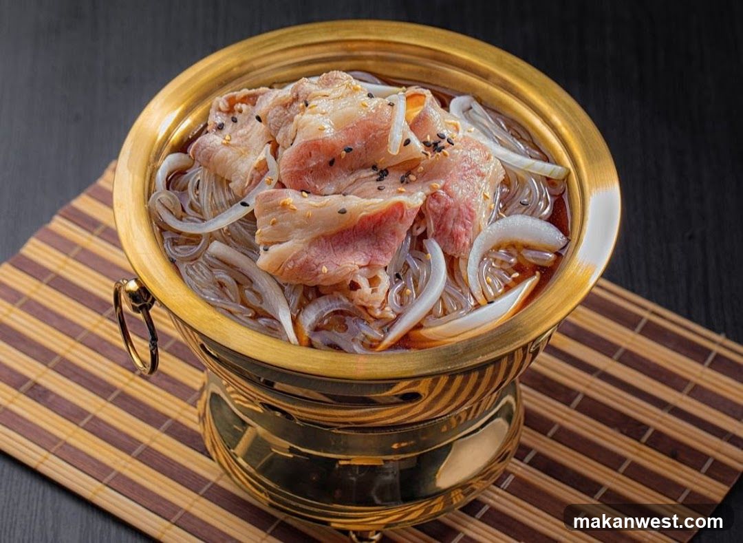 Golden Pot of Noodles with Meat and Onions