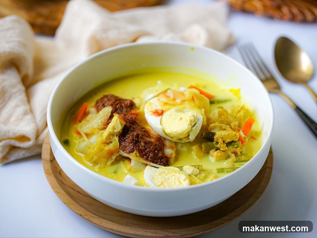 Curry with Eggs and Cabbage