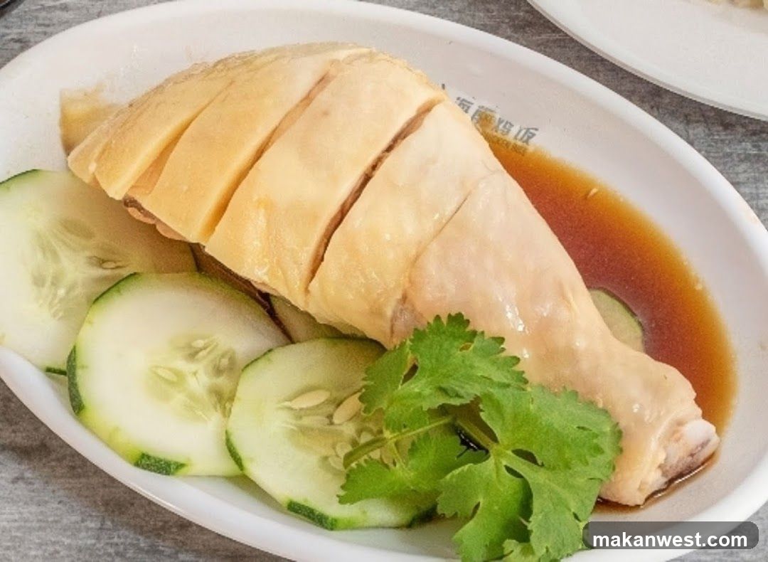 Sliced Chicken with Cucumber and Sauce