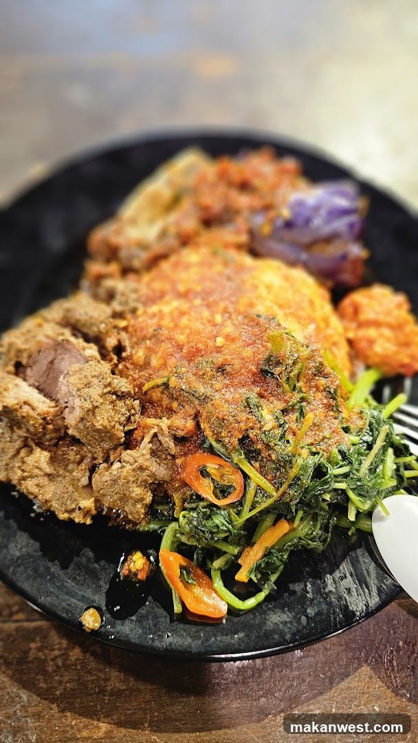Spicy Fried Chicken with Side Dishes