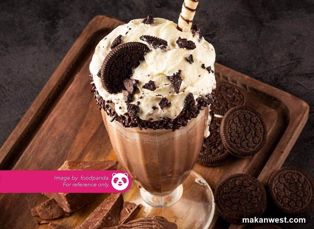 Oreo Milkshake with Whipped Cream and Cookies