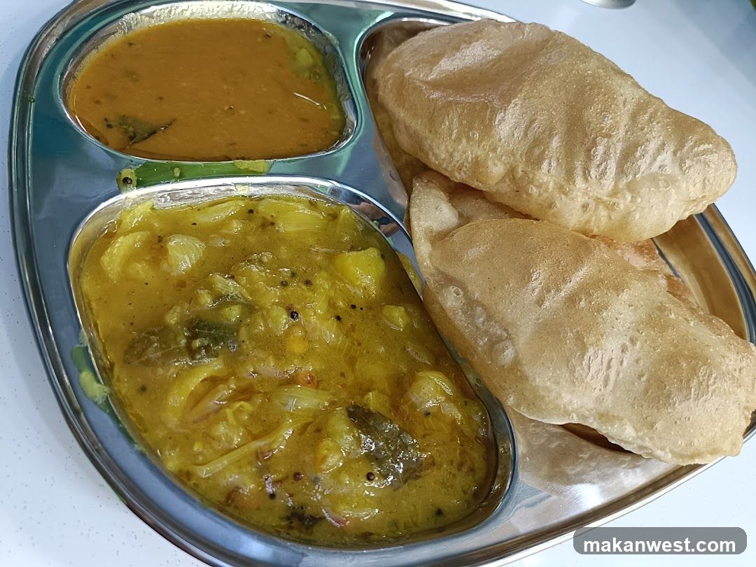 Vada with Sambar and Curry