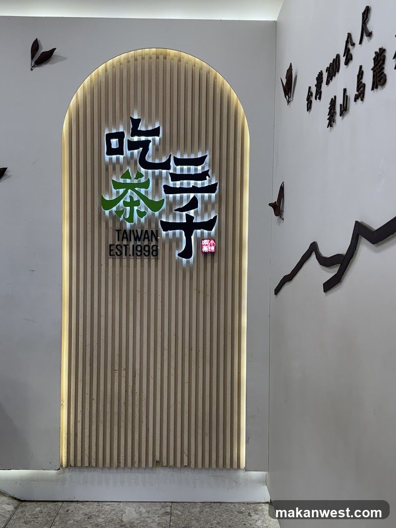 Signage with Chinese characters and mountain design