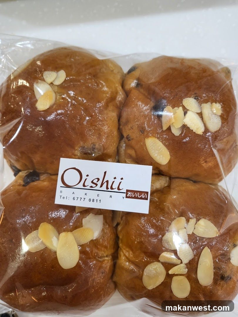 Oishii Bakery Almond Buns