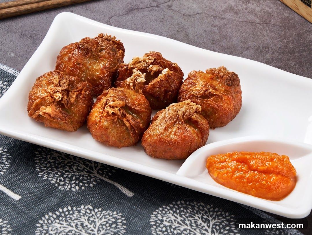 Fried Dumplings with Sauce