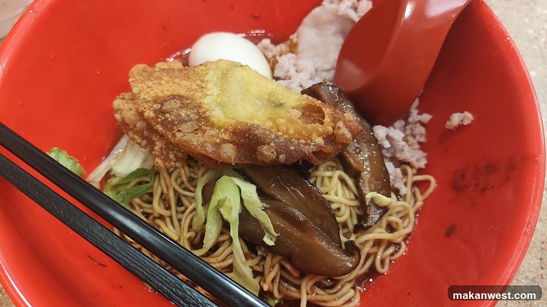 Noodle Bowl with Fried Egg and Mushrooms