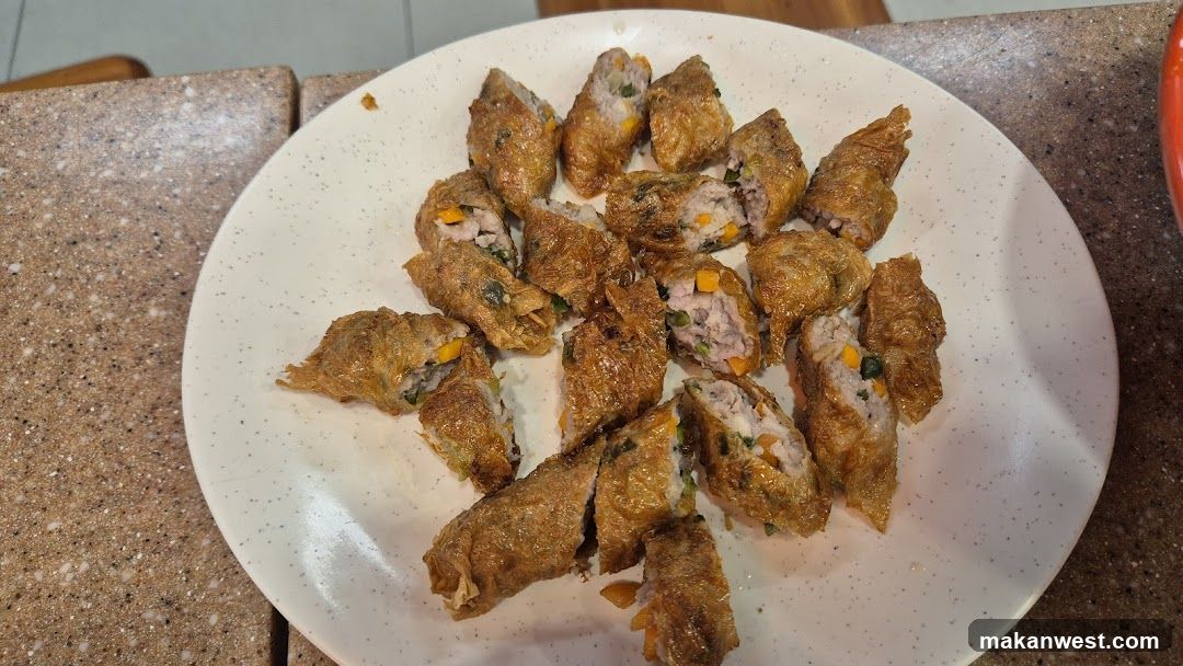 Fried Egg Rolls with Fillings